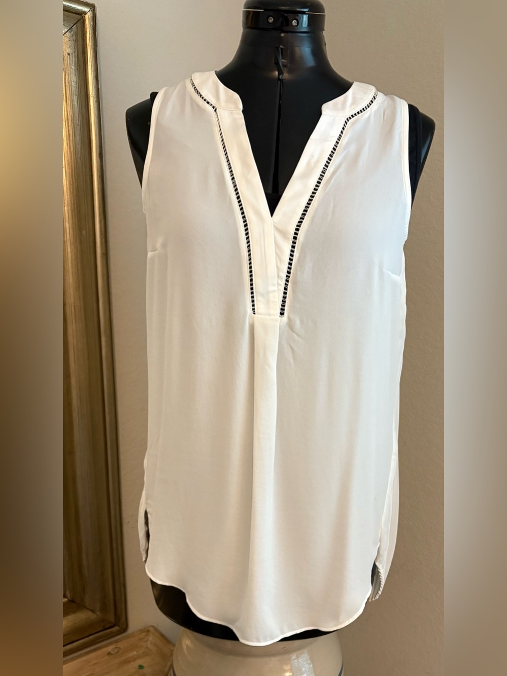 White House Black Market Pleated Back Sleeveless Blouse White Size 0